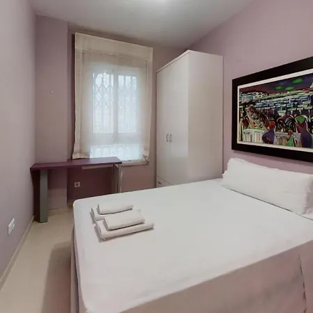 Vibrant Center Apartment